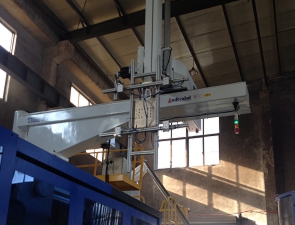 製品取り出しロボット