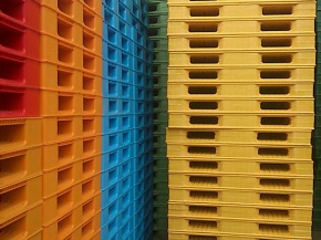 大型プラスチックパレットのある風景⑧