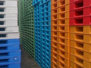 大型プラスチックパレットのある風景⑩