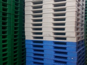 大型プラスチックパレットのある風景⑫