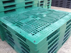 大型プラスチックパレットのある風景①