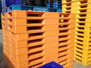 大型プラスチックパレットのある風景②