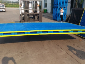 大型プラスチックパレットのある風景⑨