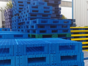 大型プラスチックパレットのある風景⑪